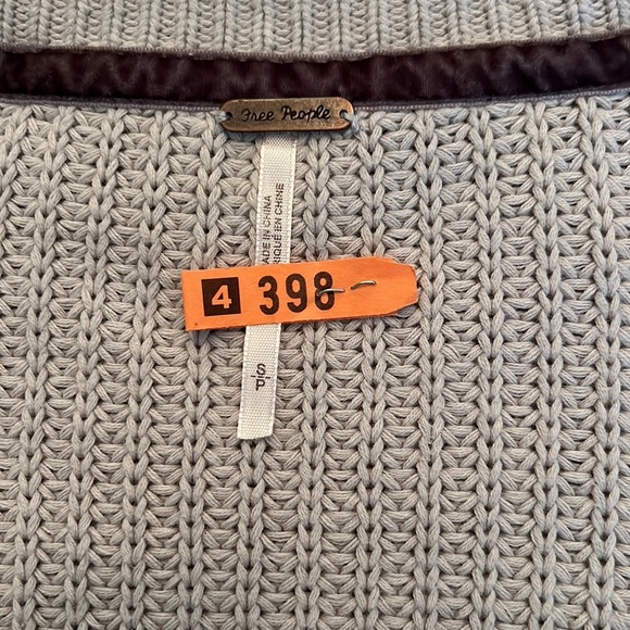 Free People Light Gray Rib Knit Bell Sleeve Pullover Cropped Sweater Size S/P - Picture 7 of 8